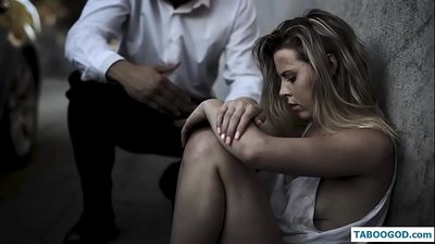 Kinky verhalen: dakloos tienermeisje